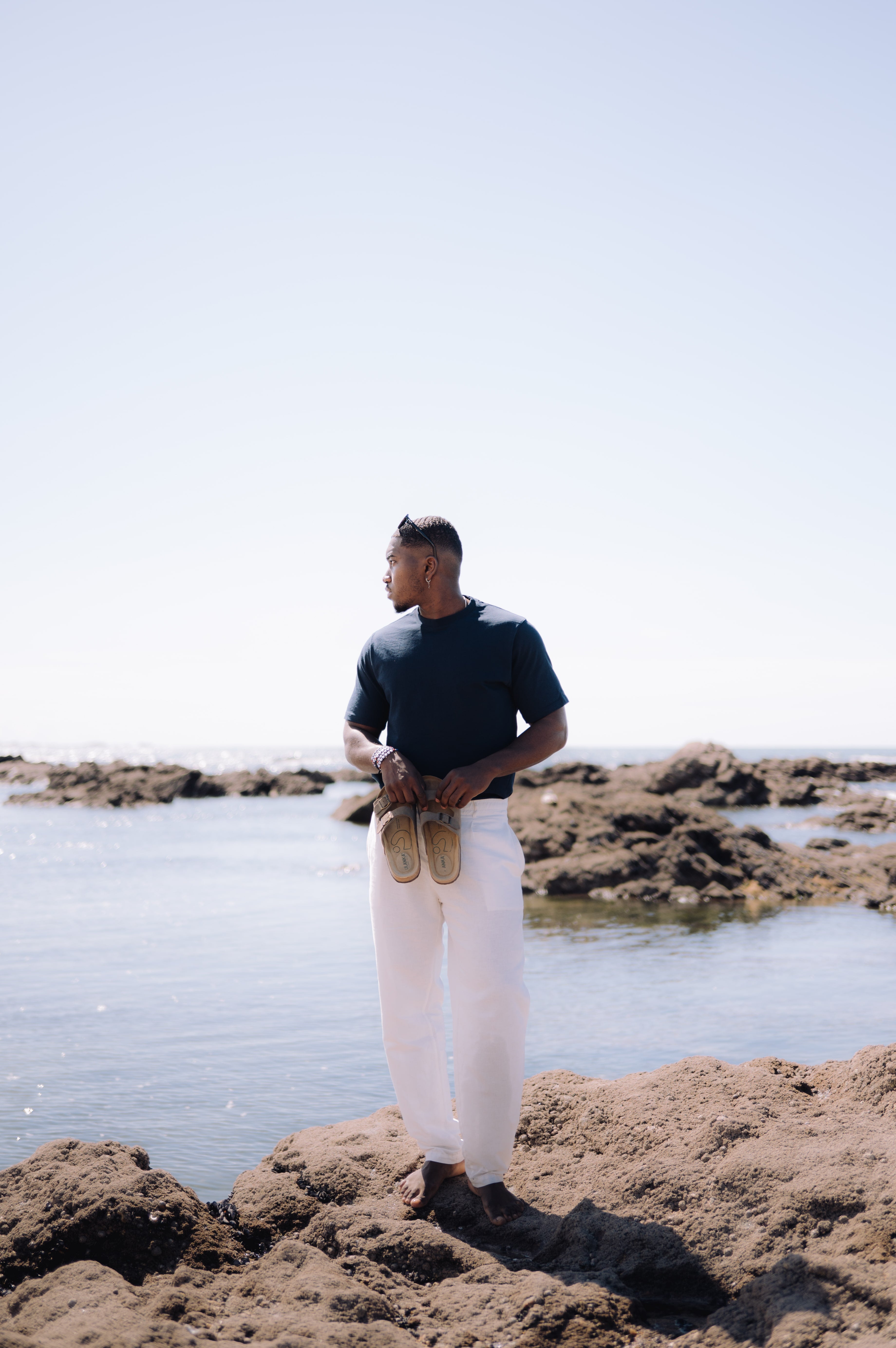 T-Shirt marinho e calça de linho Alvius