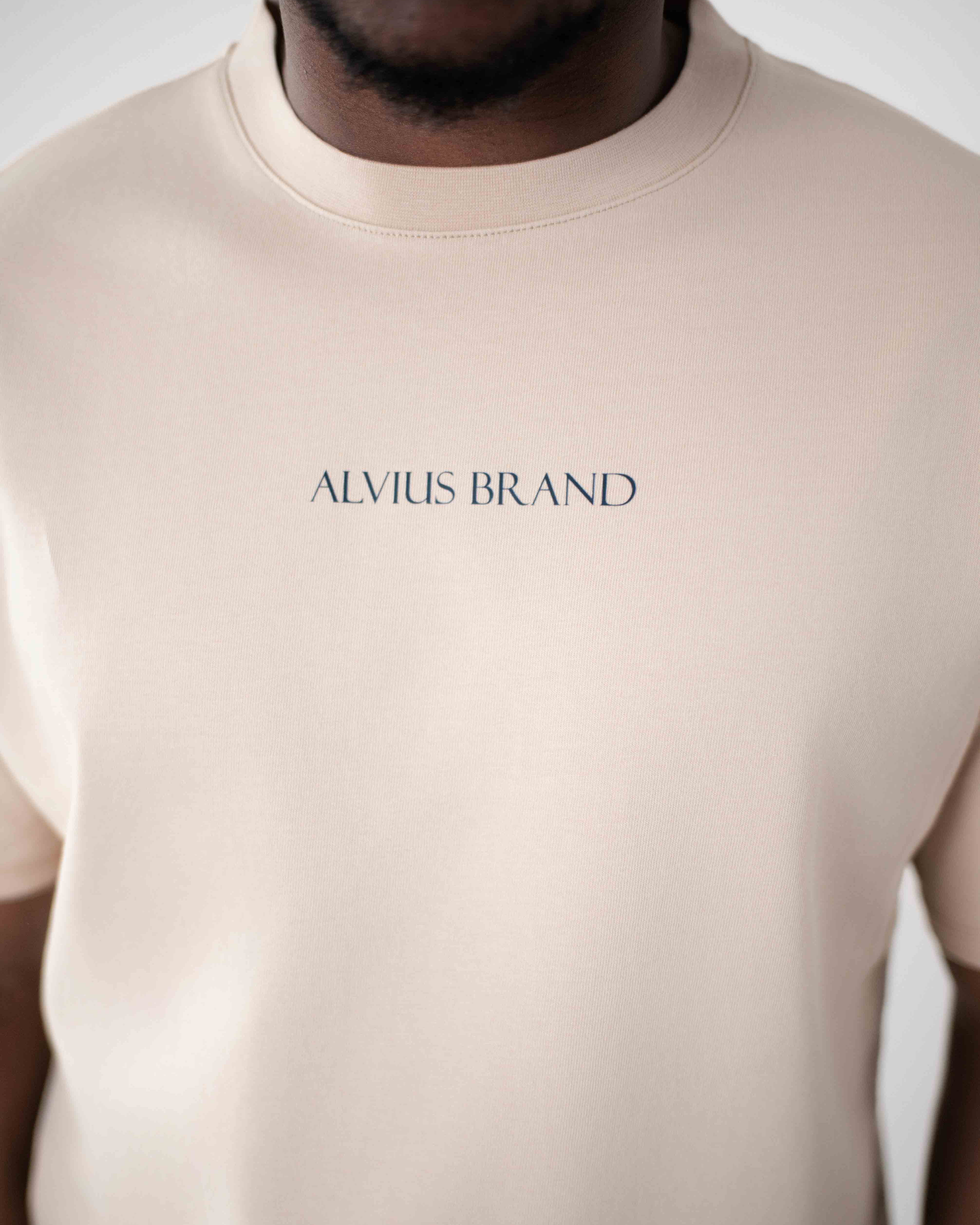 T-Shirt bege com estampado na frente "Alvius Brand"