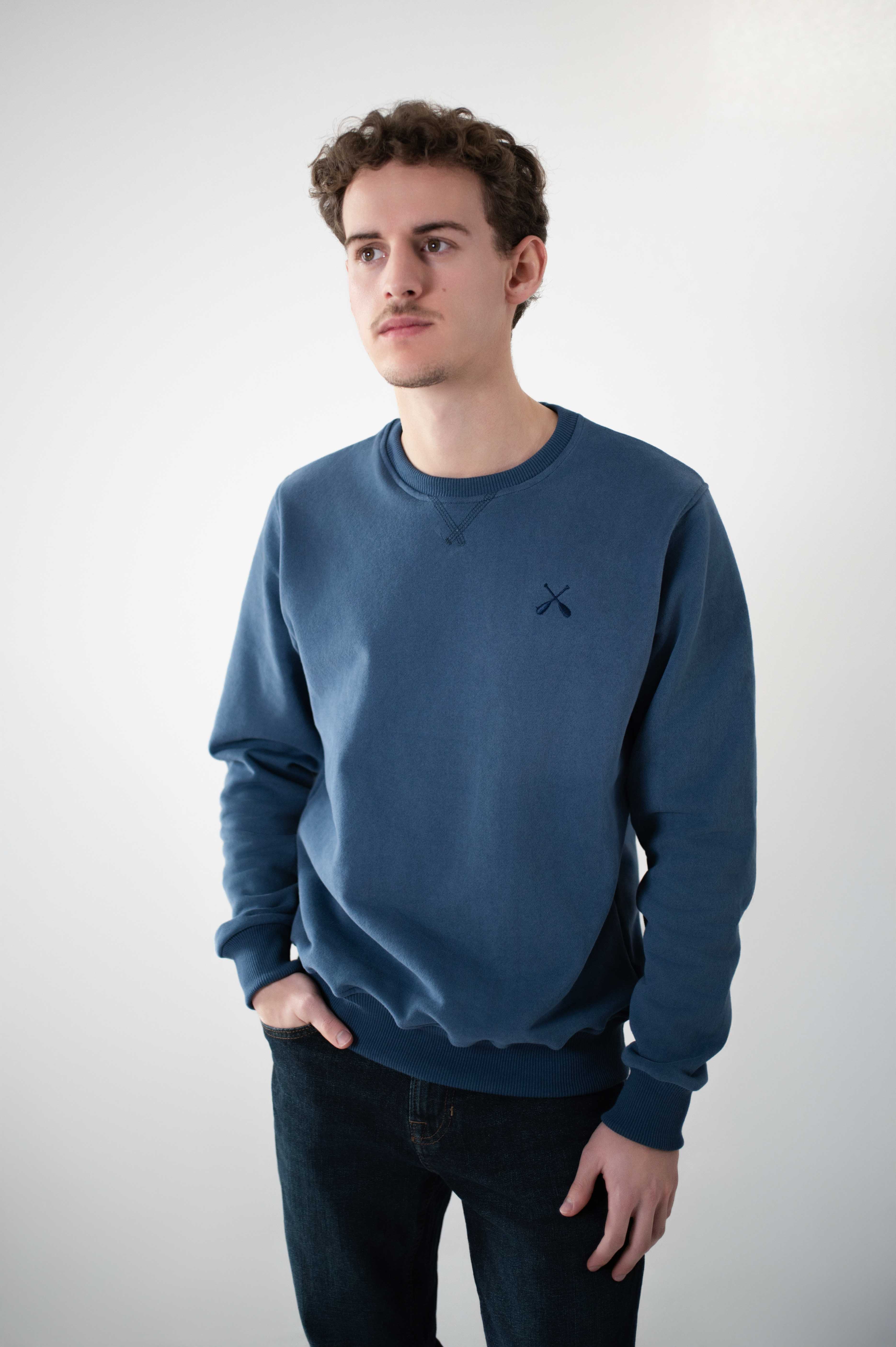 Sweatshirt azul com remos bordado alvius