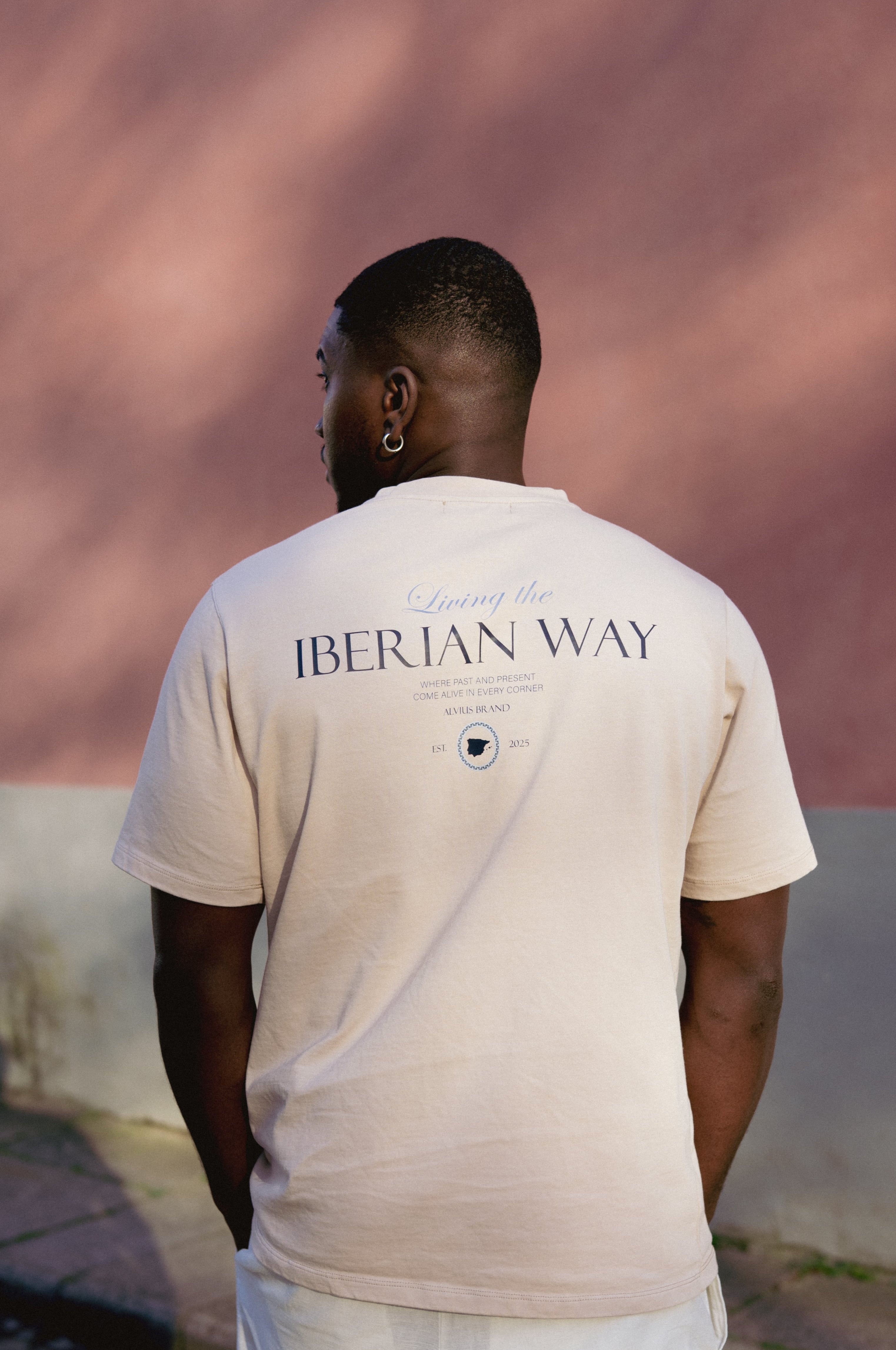 T-Shirt bege com estampado "Living the Iberian Way"