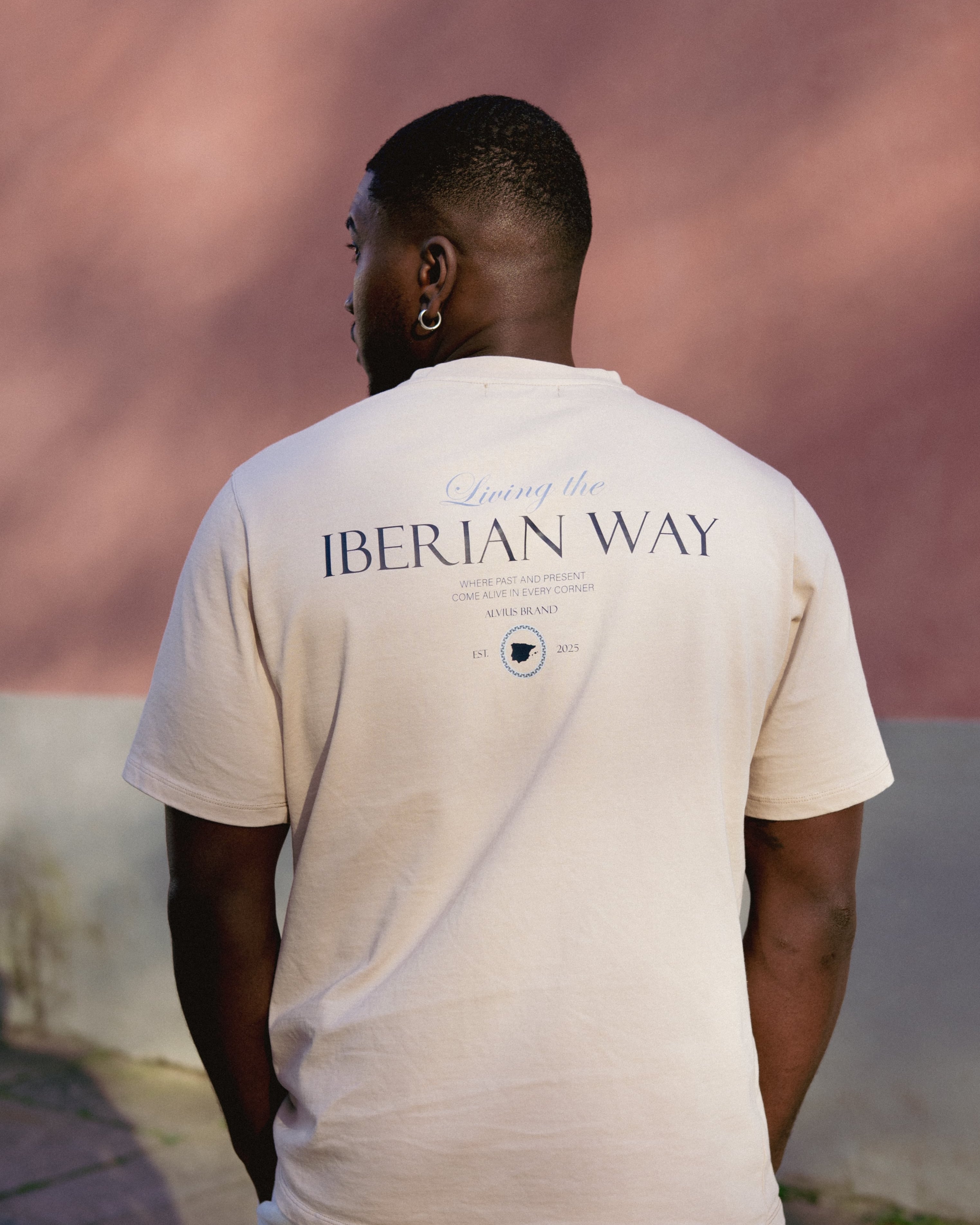 T-Shirt bege com estampado "Living the Iberian Way"