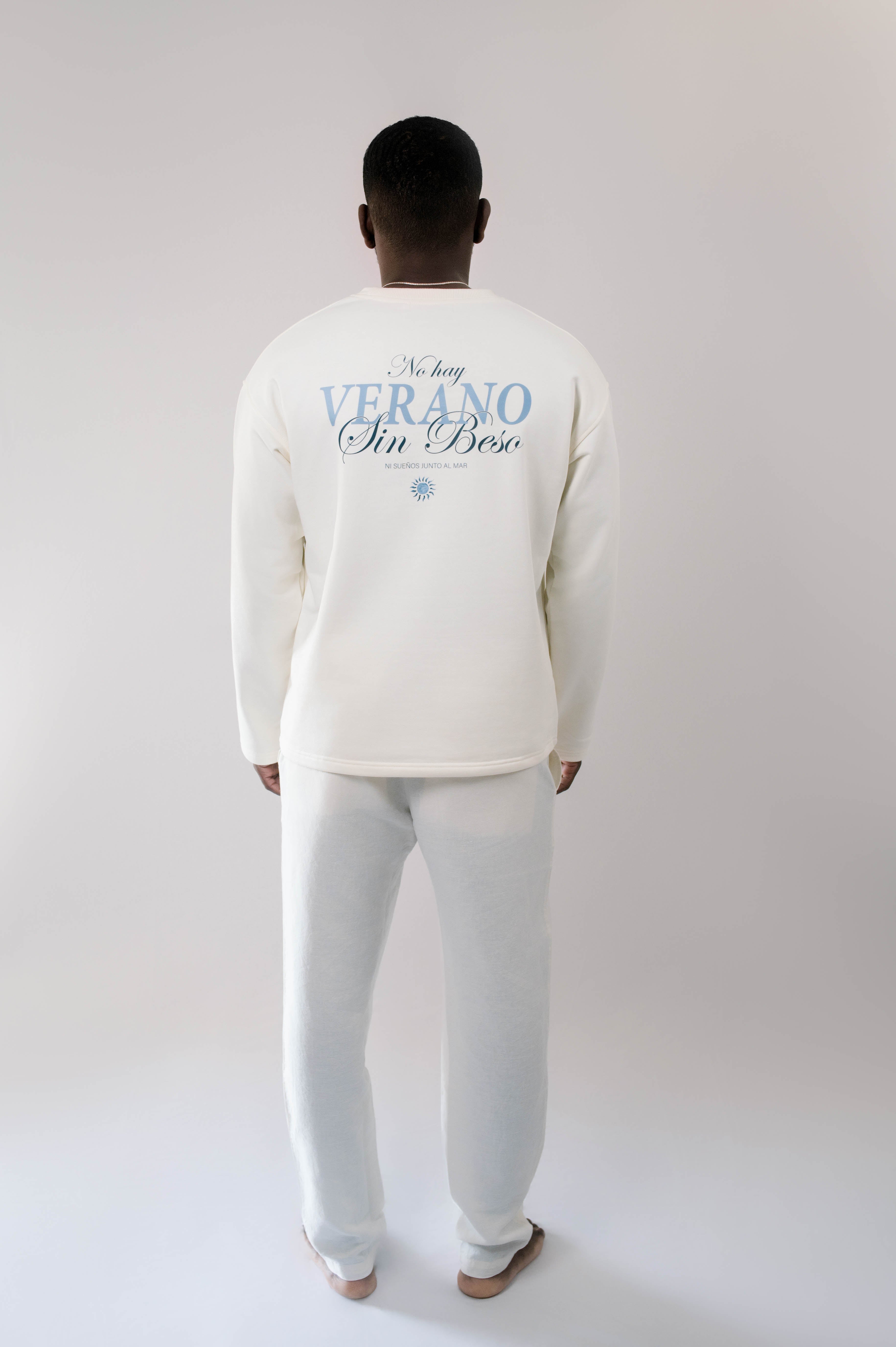 Sweatshirt - longsleeve - creme com o estampado "No hay verano sin beso" Alvius